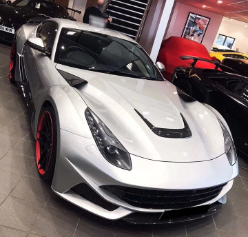 High Quality Carbon Fiber Cover Decoration for Ferrari F12 Engine Compartment Tuyere