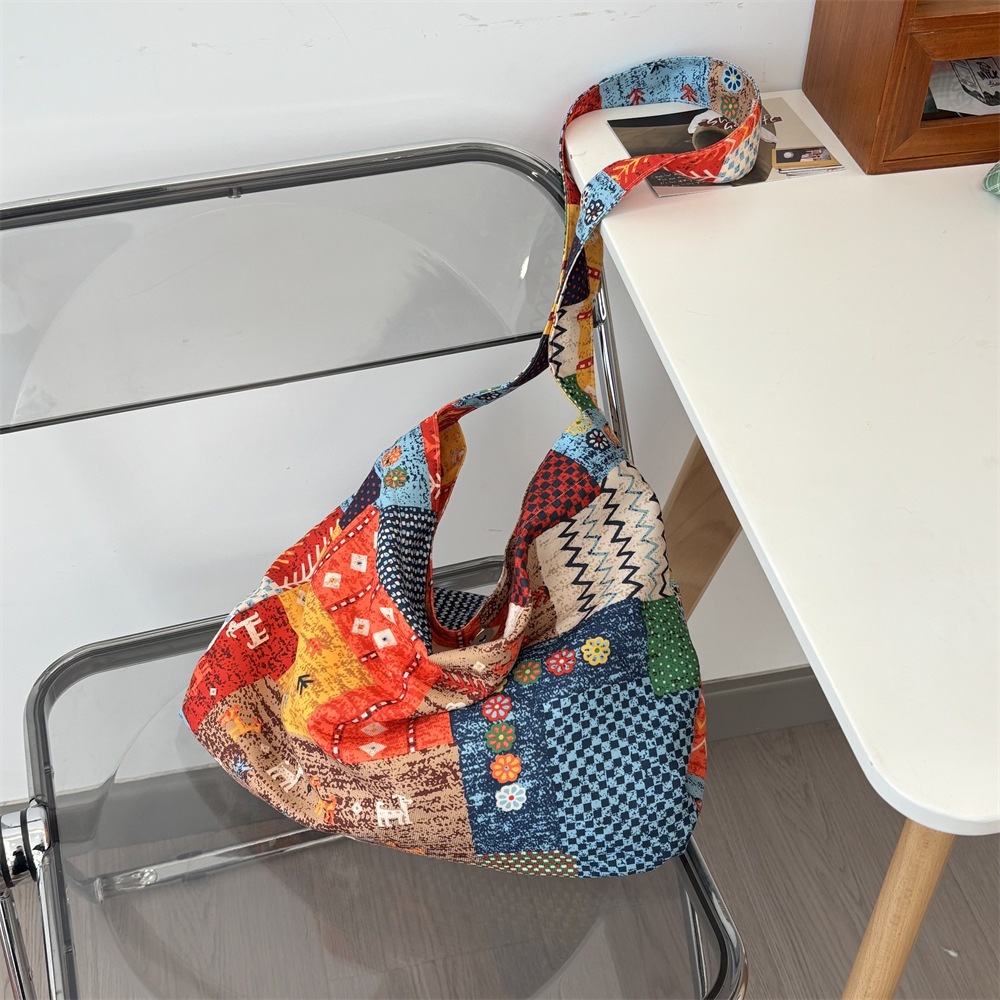 crossbody bag for hiking