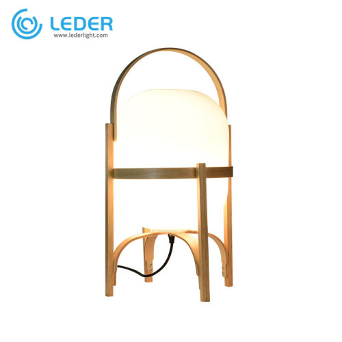 Klasyczna drewniana lampa stołowa LEDER