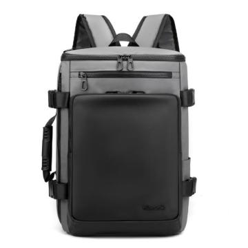 Estudante universitário backpack laptop mochila