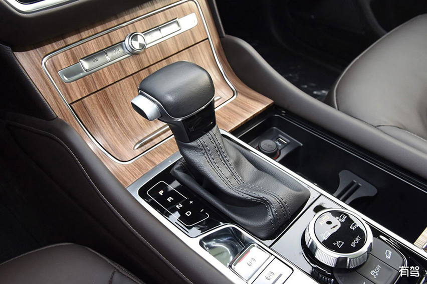 Four Wheel Drive Petrol Car Roewe Rx8