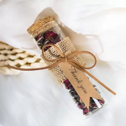 Internet Celebrities' Same Holiday Gifts: Small Glass Jar of Flower Tea for Women's Wedding Gift