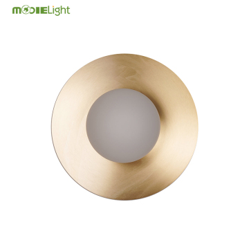 Minimalist yuvarlak pirinç mini küre duvar ışığı opal cam eklenti aplik