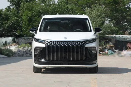 Fengxing Xinghai V9 Luxury Plug-in Hybrid - Top Speed 180km/h, 154 Horsepower