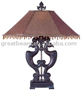 2014 New Design Traditional Resin and Fabric Table Lamp