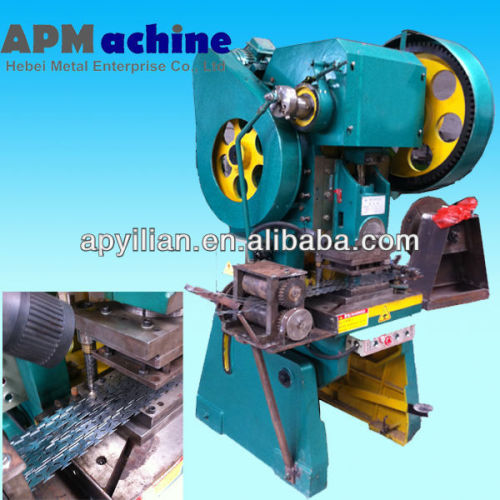 Razor barbed wire fence forming machine