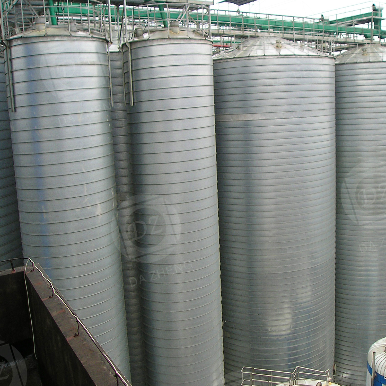 Steel plate silo for drying corn storage