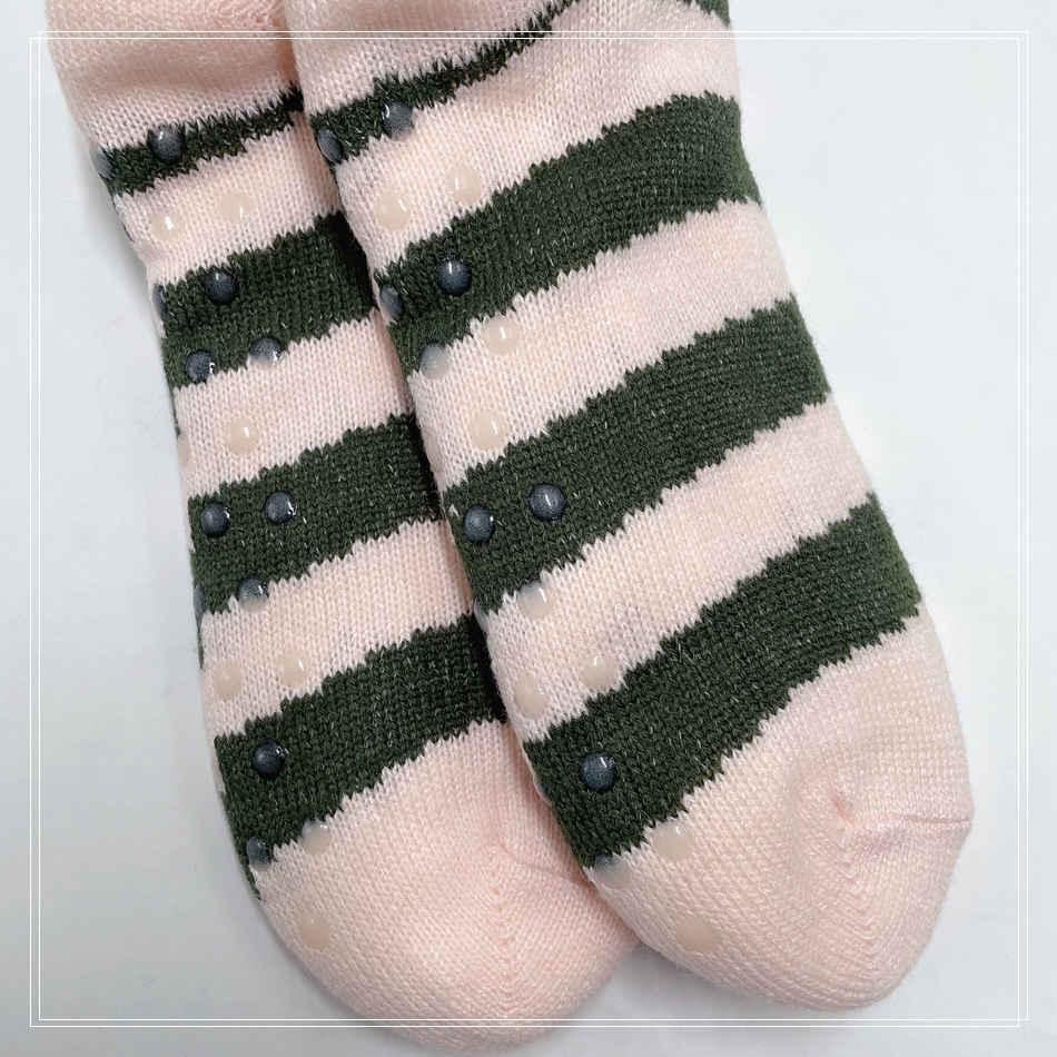 Chaussettes de pantoufles floues en gros