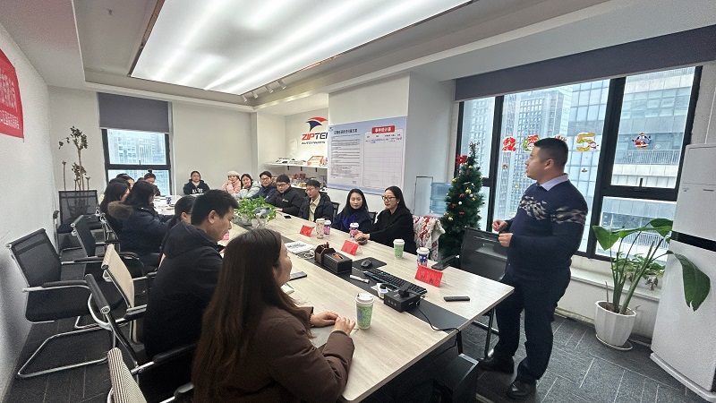 Companies from Dadukou International Trade Chamber of Commerce gathered at Chengzhihao to exchange ideas and learn, exploring new opportunities for industry cooperation
