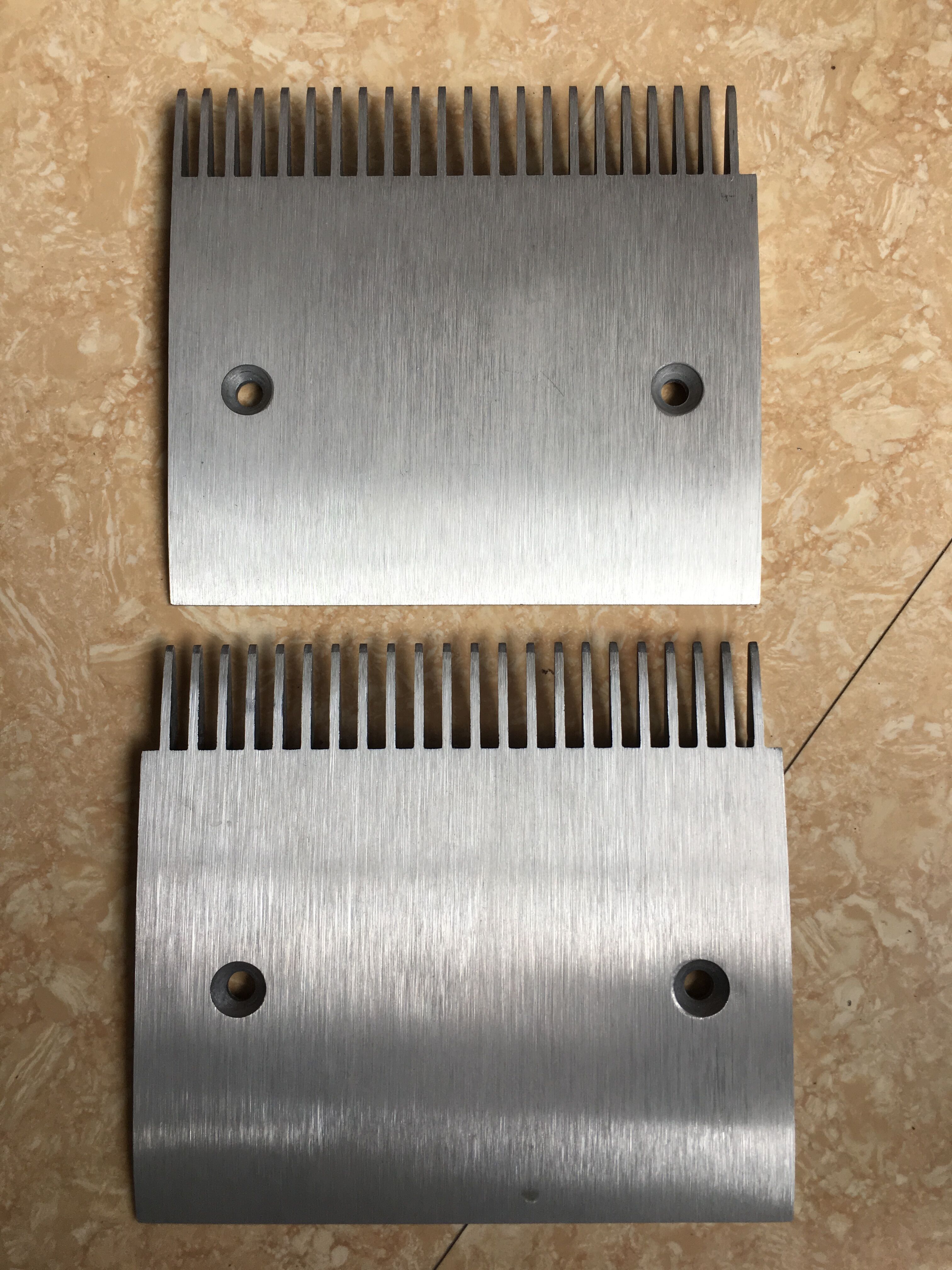 Peines de aleación de aluminio para paseos móviles Sch****** Aluminium Alloy Combs for Sch****** Moving Walks