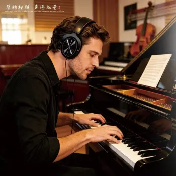 Professional Closed Back Headphones for Studio Monitoring