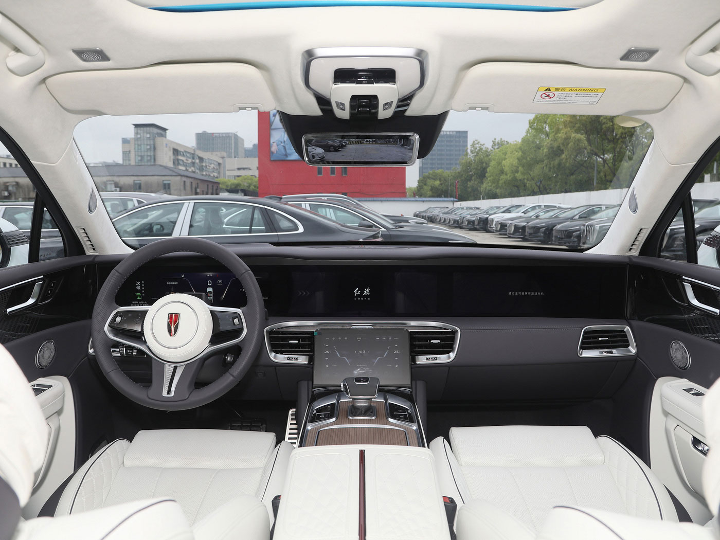Hongqi E-HS9 interior