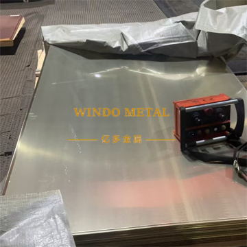 Wear-resistant brass sheet metal for machinery guides