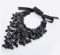 Gargantilla de encaje negro con collar de perlas imitación cristal