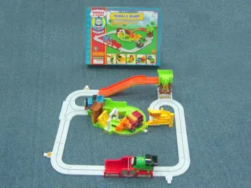 10100973 mini train set with house and helicopter
