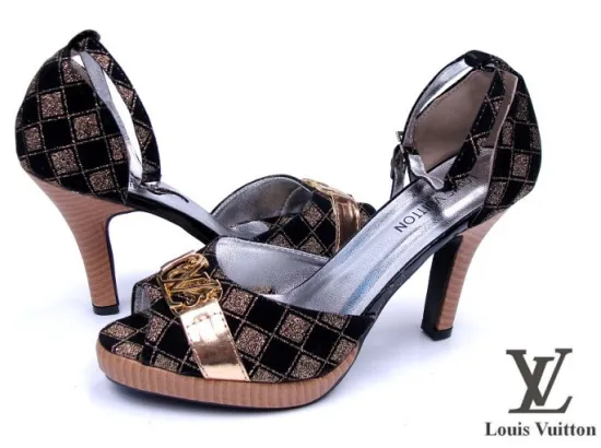 Fashion Sandals (www.trade-shoes.com)