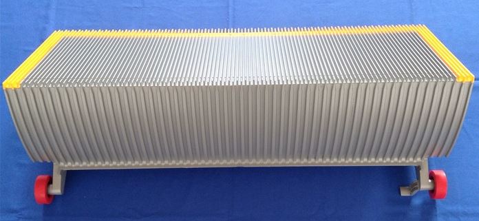 Peldaño de aluminio para escalera mecánica Sch****** 9300 con borde amarillo en tres lados Aluminum Step for Sch****** 9300 Escalator with three sides yellow border