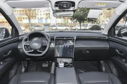 5-seater Comfortable gasoline SUV Hyundai Tucson