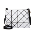 Peribadikan beg rhomboid geometri dengan satu bahu sloping silang beg persegi kecil untuk wanita