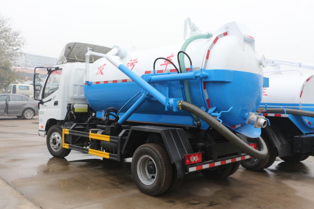 sewage suction truck