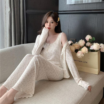 Roupa elegante de tecido macio para relaxamento diário