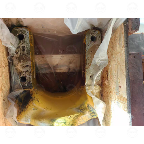 Imported bulldozer D10T cylinder mounting yoke 233-4658