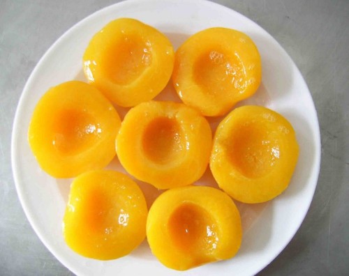Canned yellow peach in Syrup