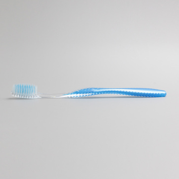 Brosse à dents étincelante colorée à chaud