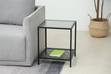almacenamiento de mesa auxiliar en la sala de estar