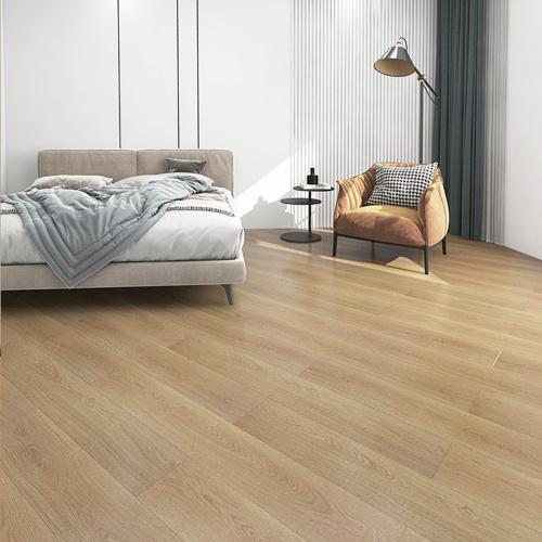 Suelo laminado de alta calidad acabado en madera natural