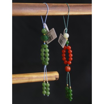 Collar con colgante de dos tonos de cinabrio de jade