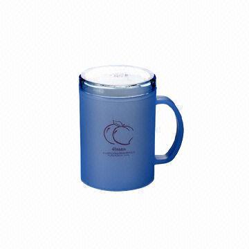 Plastic water cup with cap, made of PP, suitable for home or office use