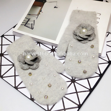 2016 New Fashion Hot Sell Winter Wool Pearl Flower Glove For Women High Qualitity