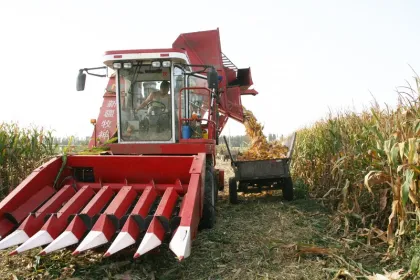 Corn Harvester Farming Machinery