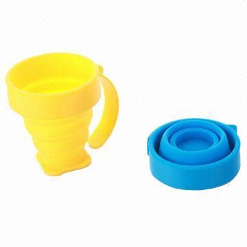 Silicone foldable cup with handle