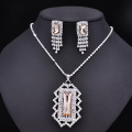 Conjunto de joyas de aretes de diamantes y piedras preciosas