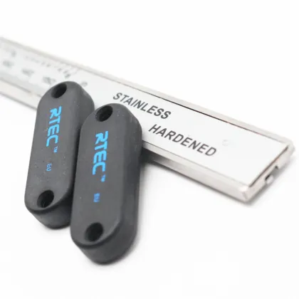 High-Temperature Resistant UHF RFID Tag for Industrial Devices: 300°C on Metal