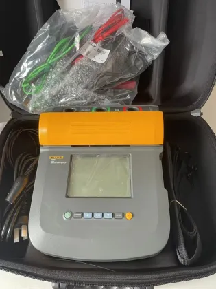 Fluke 1555FC Insulation Resistance Testers up to 10kV