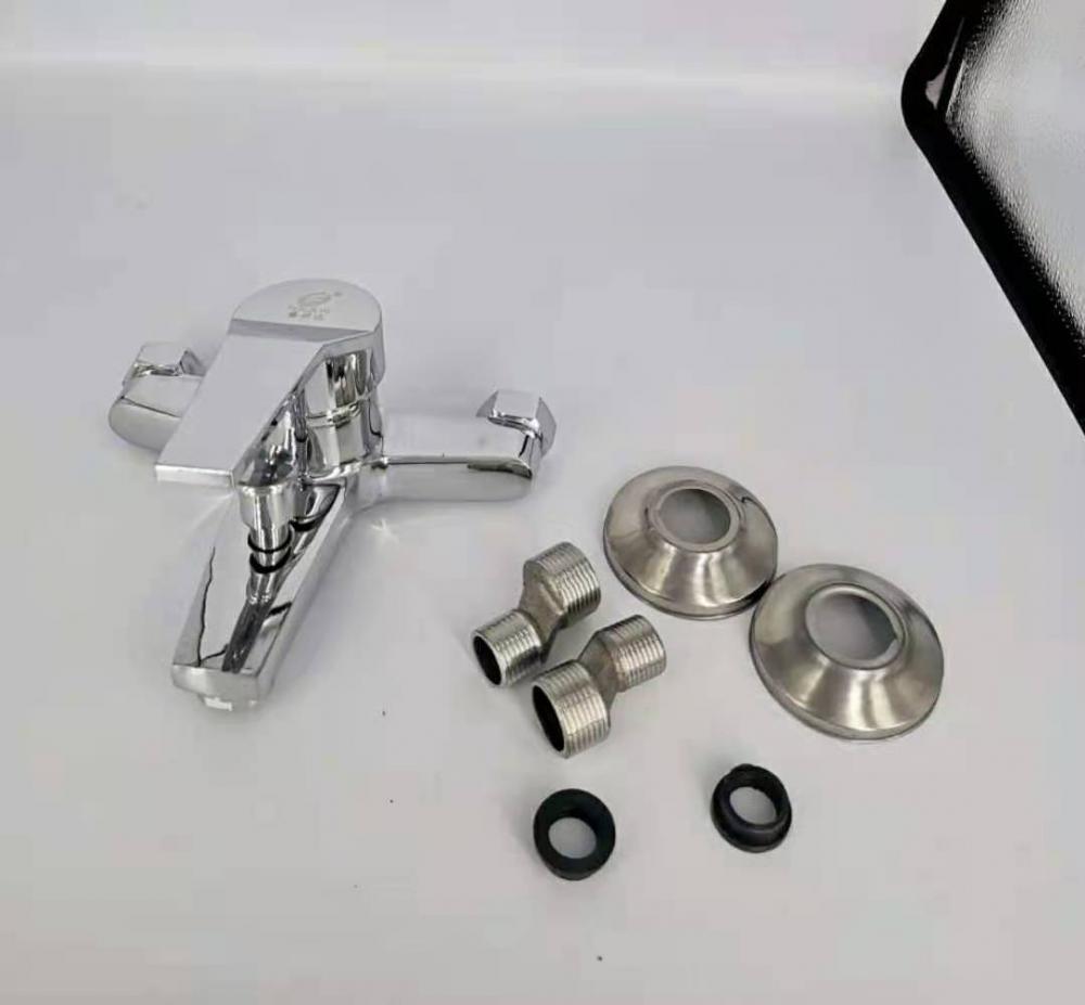 トリプルホットおよびコールドミキシングバルブ蛇口