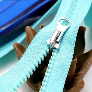 How To Attach A Zip To Fabric