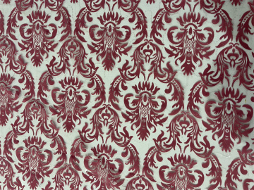 2022 Polyester gaasstof na het verwerken van borduurstuk Bloemen en laat rommelige gaasstof achter