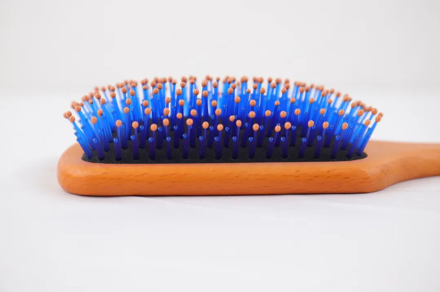 Beautyfil ™ Superball Hairbrush với tay cầm bằng gỗ