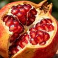 الرمان الطازج الحلو المختار بعناية من المزرعة
