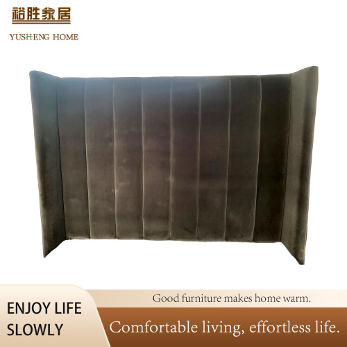 Cama estofada elegante e aconchegante com cabeceira fofa