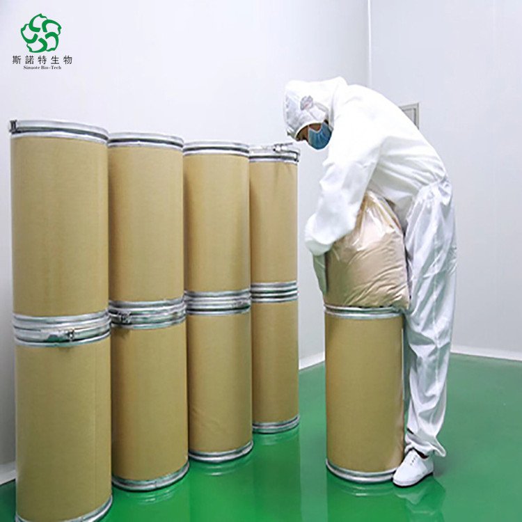 Ол өкше киіп тұрғанда трахает болып жатыр.