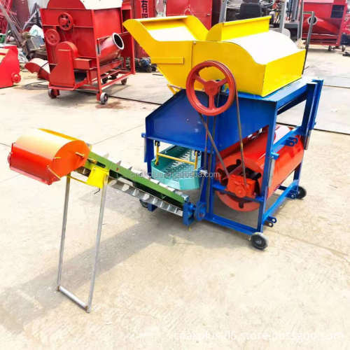 Diesel Engine Peanut Picker with Large Tires for Harvesting Peanuts in Gambia