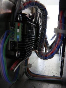 Driver del motore anodo comune bipolare UIM24004