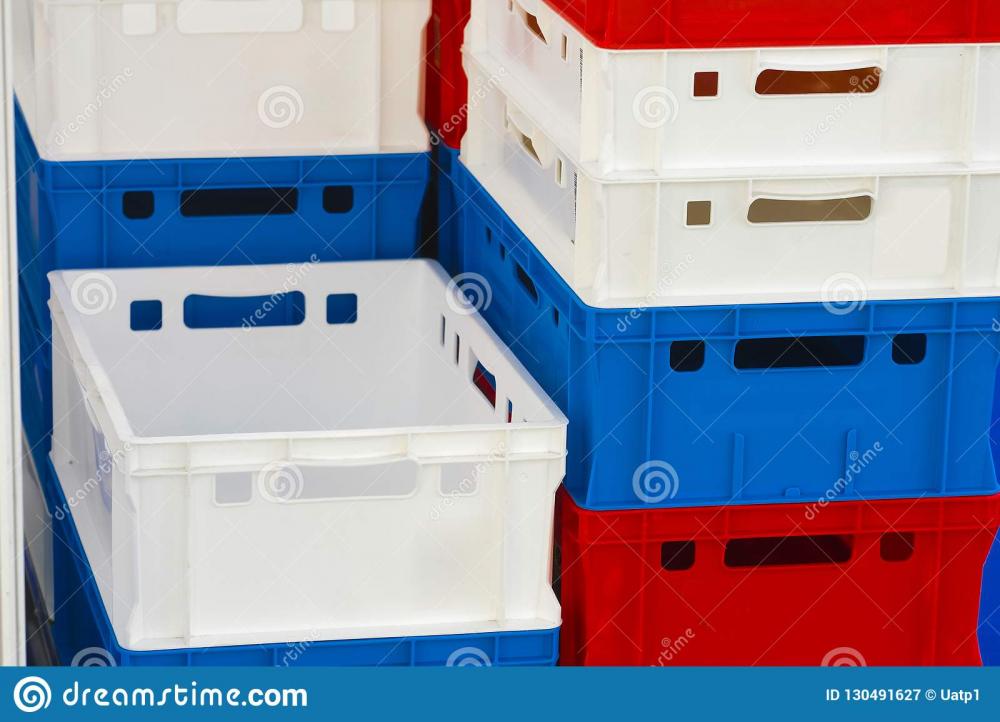 Kotak plastik simpanan berwarna-warni