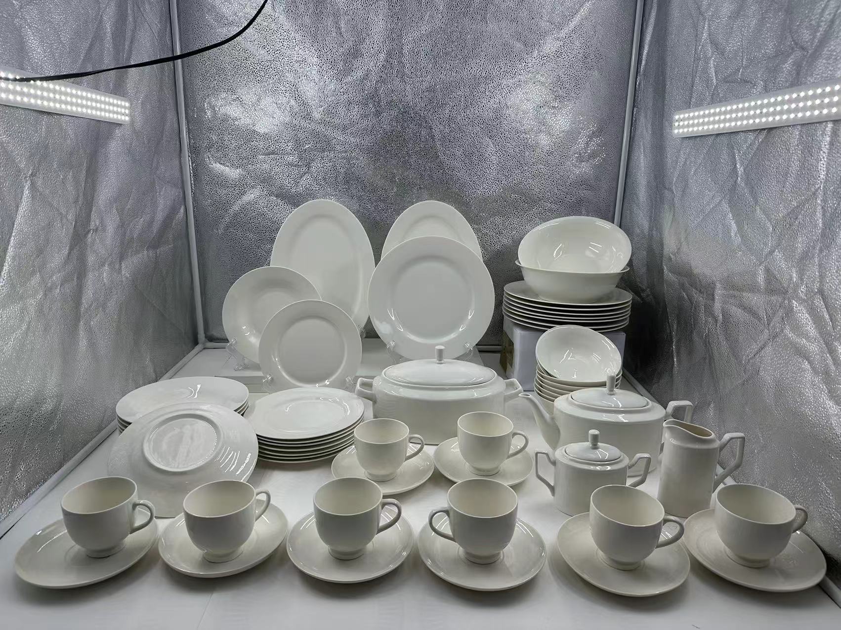 Easy to store ceramic tableware