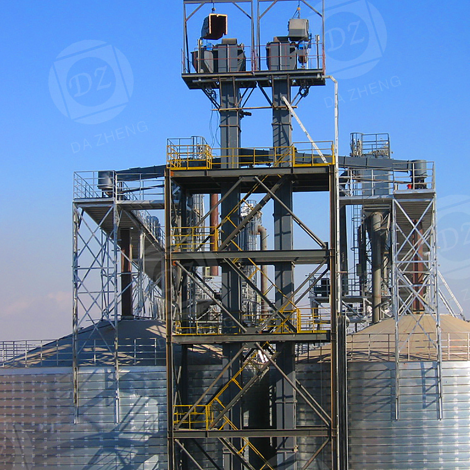 Steel plate silo for dehydrated corn storage
